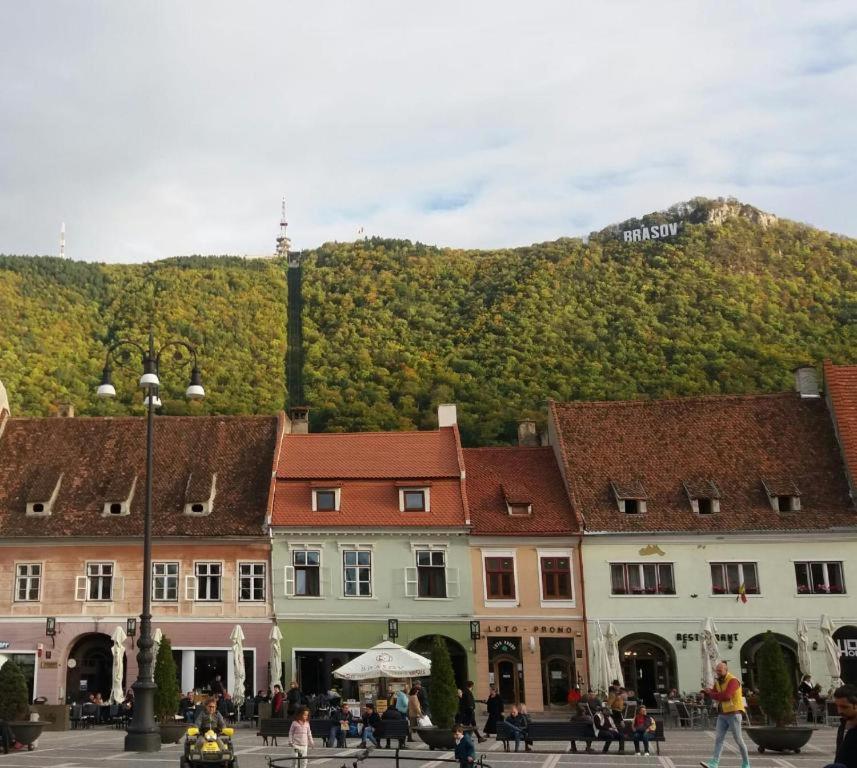 4 Rooms Piata Sfatului Brasov Ngoại thất bức ảnh