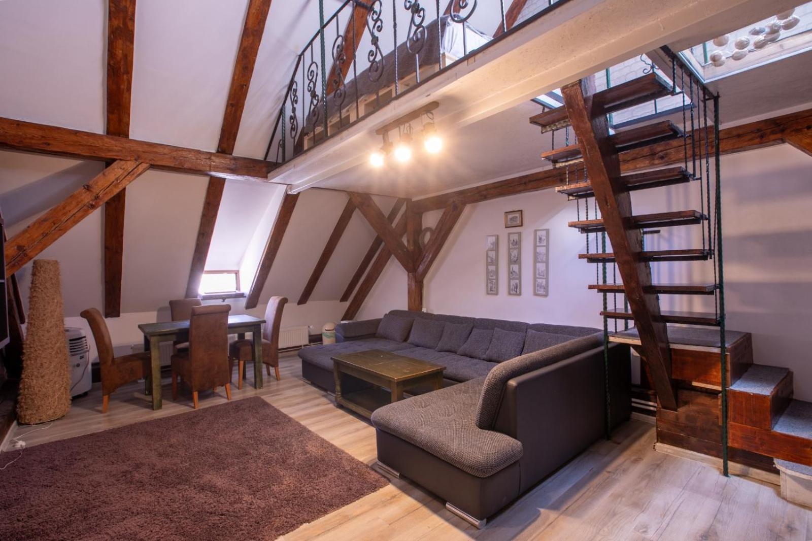4 Rooms Piata Sfatului Brasov Ngoại thất bức ảnh