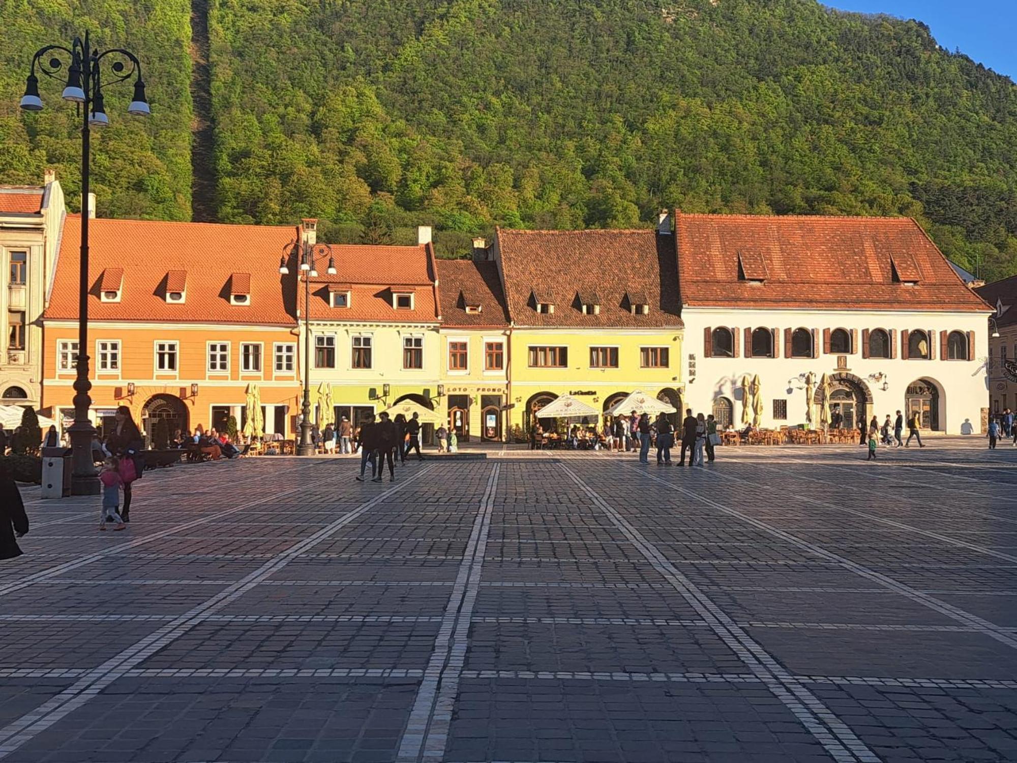 4 Rooms Piata Sfatului Brasov Ngoại thất bức ảnh
